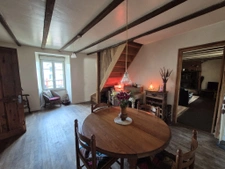 Maison de caractère en pierre   115 m2   Jardin 673 m2   Ter