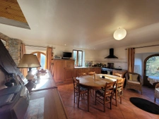 Maison noble  du XVIIe siècle, au calme de la campagne.