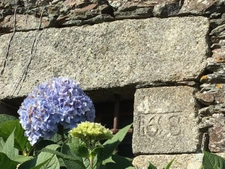 Maison noble  du XVIIe siècle, au calme de la campagne.