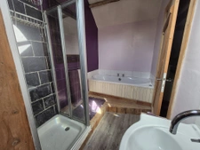 Maison de caractère en pierre   115 m2   Jardin 673 m2   Ter