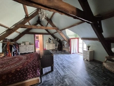 Maison de caractère en pierre   115 m2   Jardin 673 m2   Ter