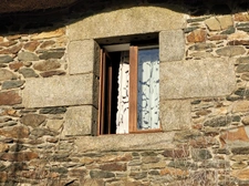 Maison noble  du XVIIe siècle, au calme de la campagne.