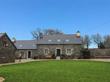 Longère en pierre rénovée   116 m2   3 chambres   Terrain 1,