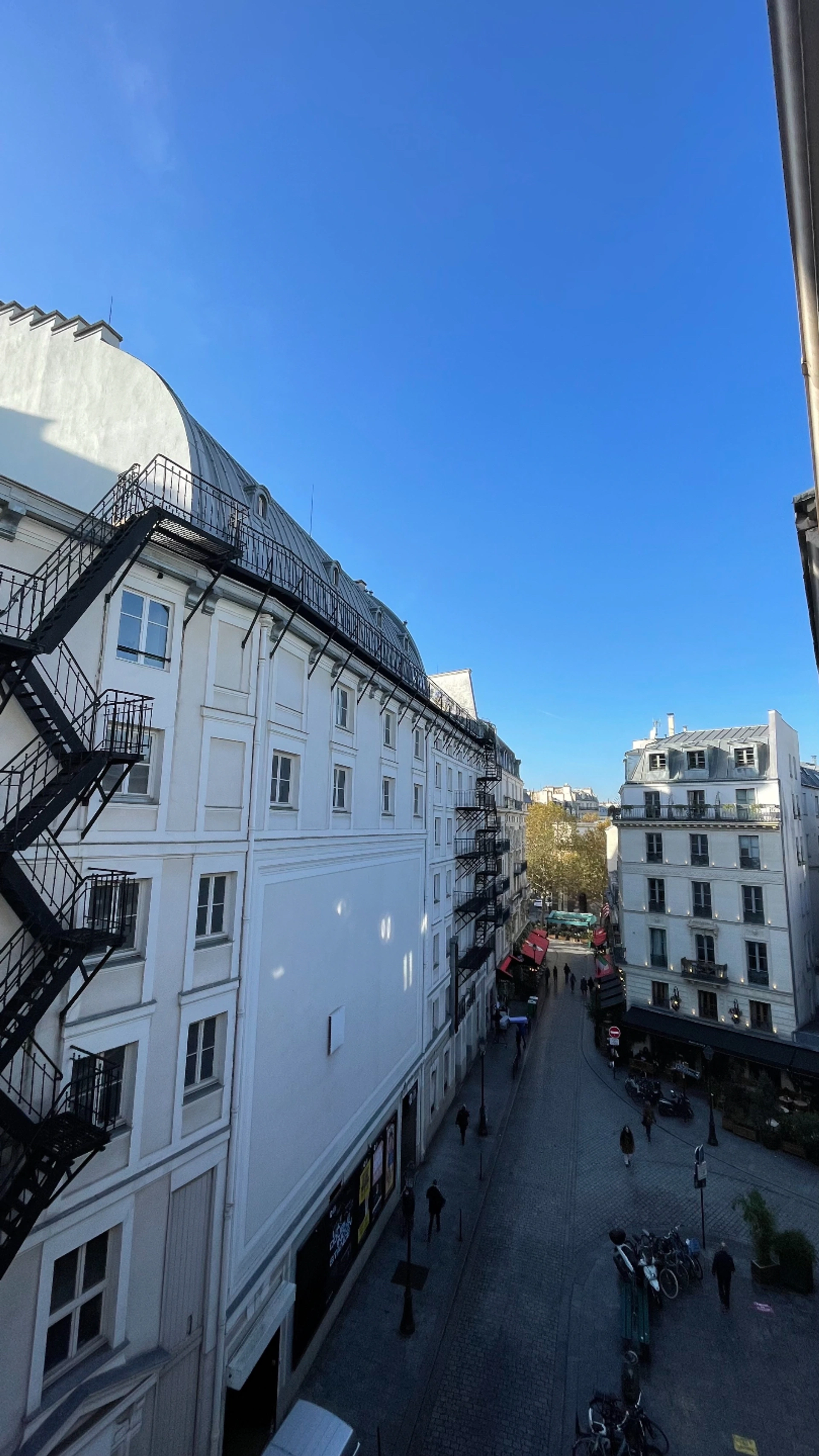 Grand studio meublé dans quartier sympa 1