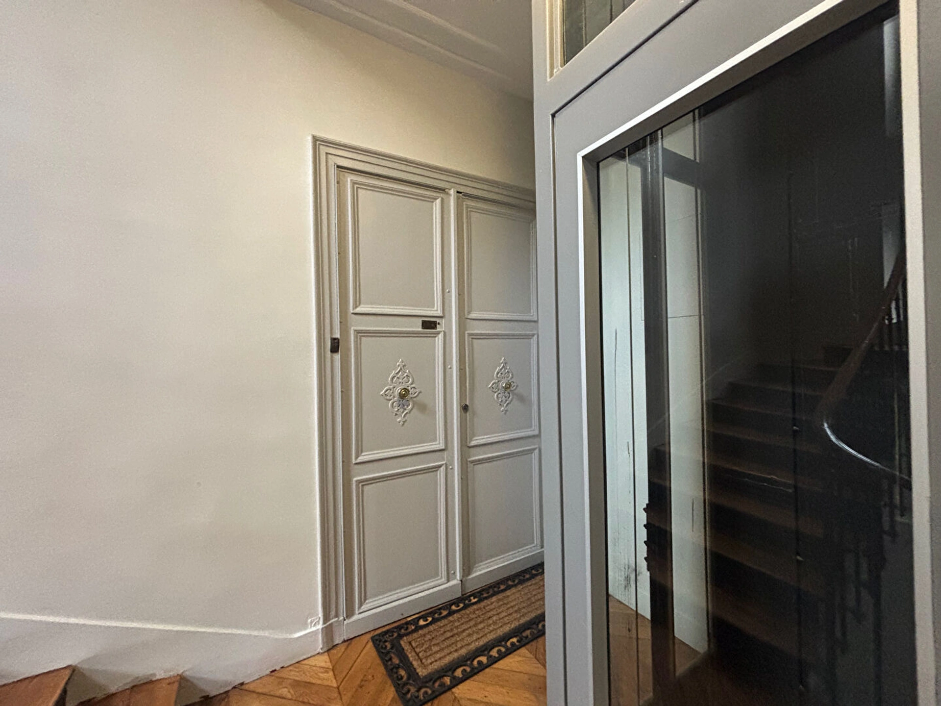 Paris 9 - Nouvelle Athènes 10