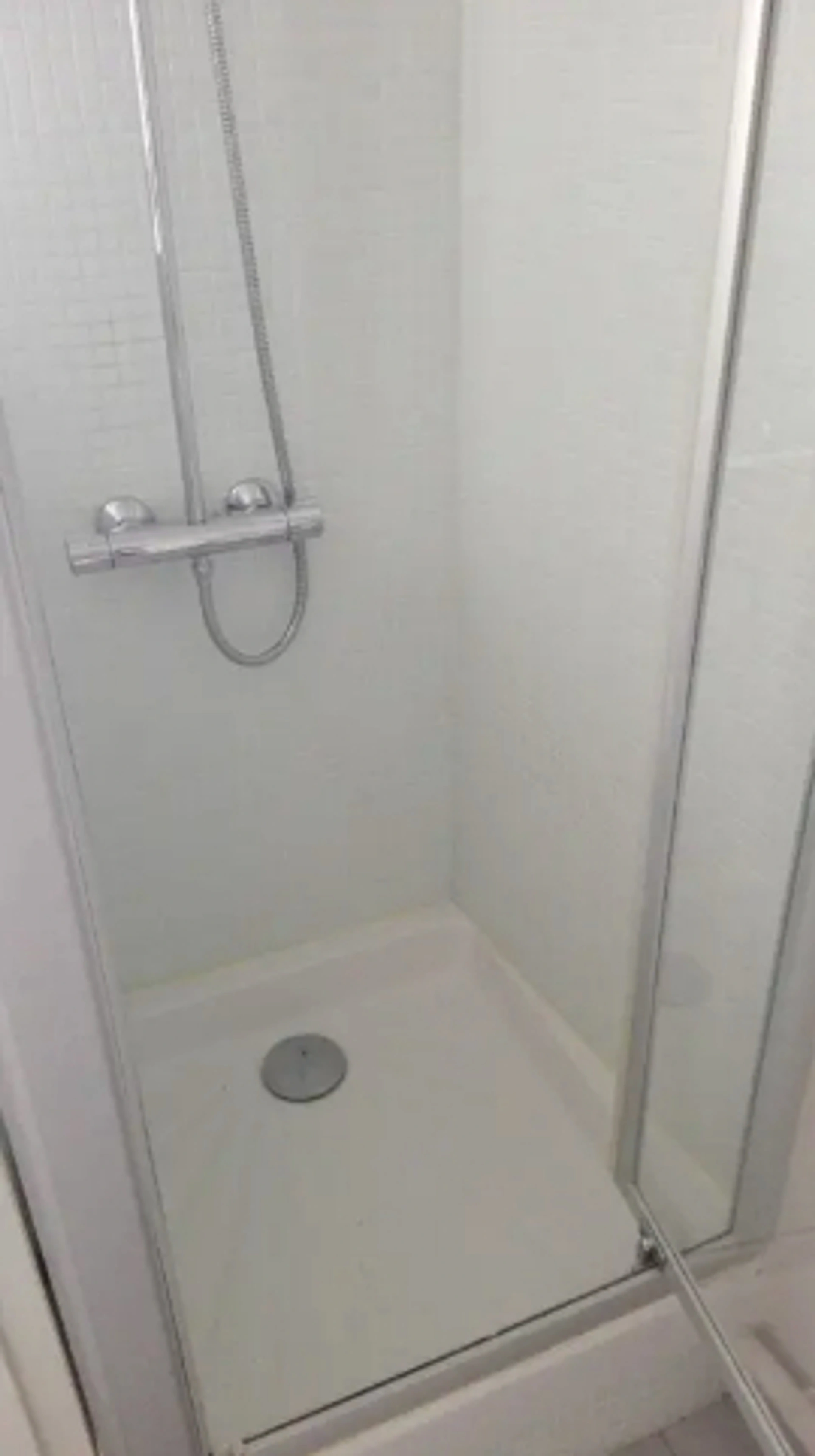 Paris 10ème - studio 7,33m2 loi Carrez. 2