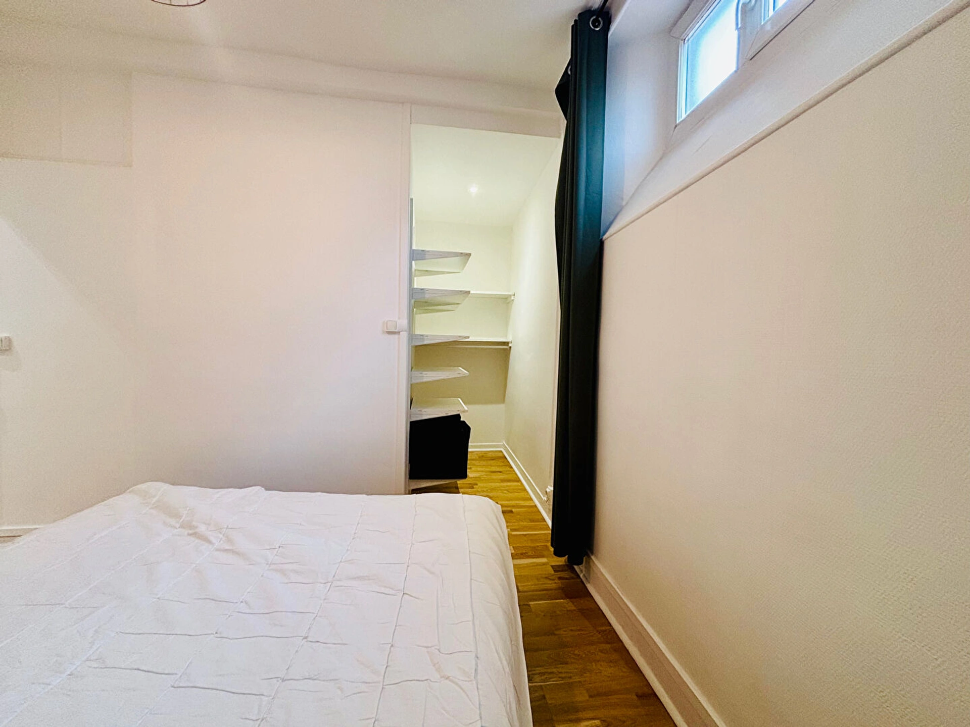 Saint-Germain-en-Laye - Rue St Pierre 12