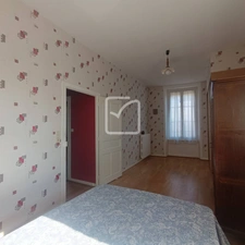 Maison en pierre, 3 chambres , jardin clos 1000 m2, garage,  8