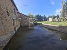 Longère 9 pièces, 6 chambres sur 3088 m2 de terrain clos. Sa 17