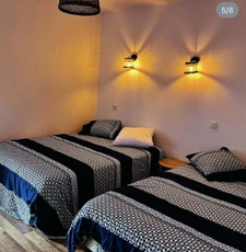Batiment Commercial  avec terrasse,  Location possible 10