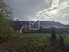 Longère 9 pièces, 6 chambres sur 3088 m2 de terrain clos. Sa 19