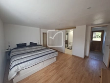 Longère 9 pièces, 6 chambres sur 3088 m2 de terrain clos. Sa 6
