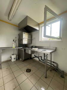 Batiment Commercial  avec terrasse,  Location possible 6