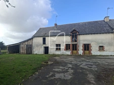 Longère 9 pièces, 6 chambres sur 3088 m2 de terrain clos. Sa 22