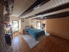 Longère 9 pièces, 6 chambres sur 3088 m2 de terrain clos. Sa 13