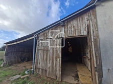 Longère 9 pièces, 6 chambres sur 3088 m2 de terrain clos. Sa 20