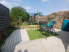  Maison en pierre rénovée, charme, confort et commodités à p