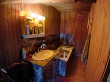 Ensemble immobilier composé d'une  maison de village en pier