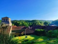 Charmante maison de village en pierre   volumes, cachet et v