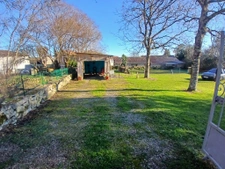 Ensemble immobilier composé d'une  maison de village en pier