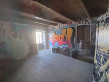 Ensemble immobilier composé d'une  maison de village en pier