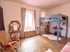  Maison en pierre rénovée, charme, confort et commodités à p