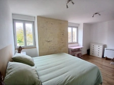  Maison en pierre rénovée, charme, confort et commodités à p