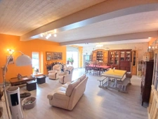 Maison en pierre, volumes généreux et charme à MORNAC