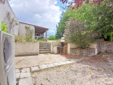 Maison en pierre, volumes généreux et charme à MORNAC