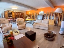 Maison en pierre, volumes généreux et charme à MORNAC