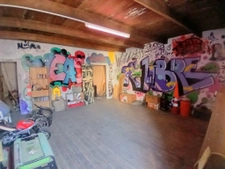 Ensemble immobilier composé d'une  maison de village en pier