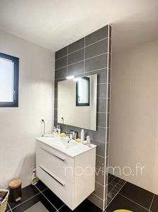 Contemporaine lumineuse, belles prestations 