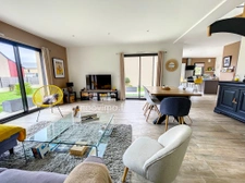 Contemporaine lumineuse, belles prestations 