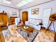 Hyper-centre cancale : Maison atypique avec garage et cour