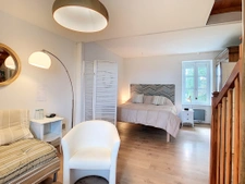 Maison pierres rénovée, avec très belle vue mer