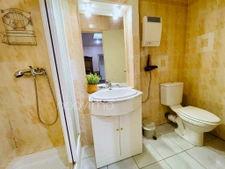 Hyper-centre cancale : Maison atypique avec garage et cour