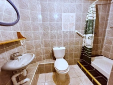 Hyper-centre cancale : Maison atypique avec garage et cour