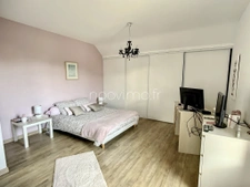 Contemporaine lumineuse, belles prestations 