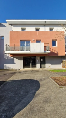 NOUVEAU PRIX. A pieds de toutes les commodités Lorousaines!