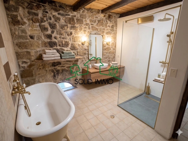 Maison de caractère en pierre 