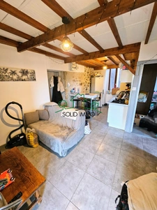 Maison entièrement rénovée avec trois appartements 