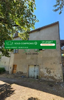 Maison de village à rénover avec box et terrain constructibl