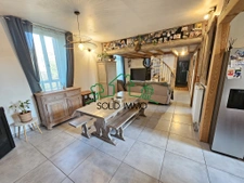 Maison entièrement rénovée avec trois appartements 