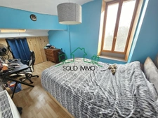 Maison entièrement rénovée avec trois appartements 