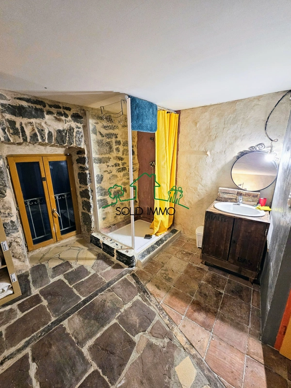 Bâtisse en Pierre   Gîte & Restaurant à Chandolas