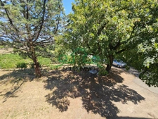 Maison de village à rénover avec box et terrain constructibl