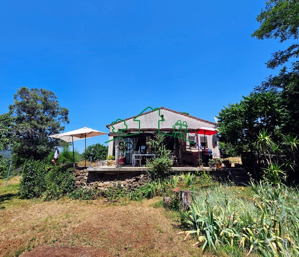 Belle villa avec vue panoramique sur les montagnes   Vinezac