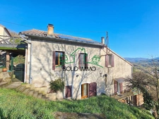 Maison entièrement rénovée avec trois appartements 