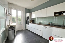 Place Viarme, appartement 5 pièces de 110 m2, 3 chambres, 1 