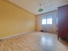 maison sur sous sol 2ch, grand terrain, emplacement idéal